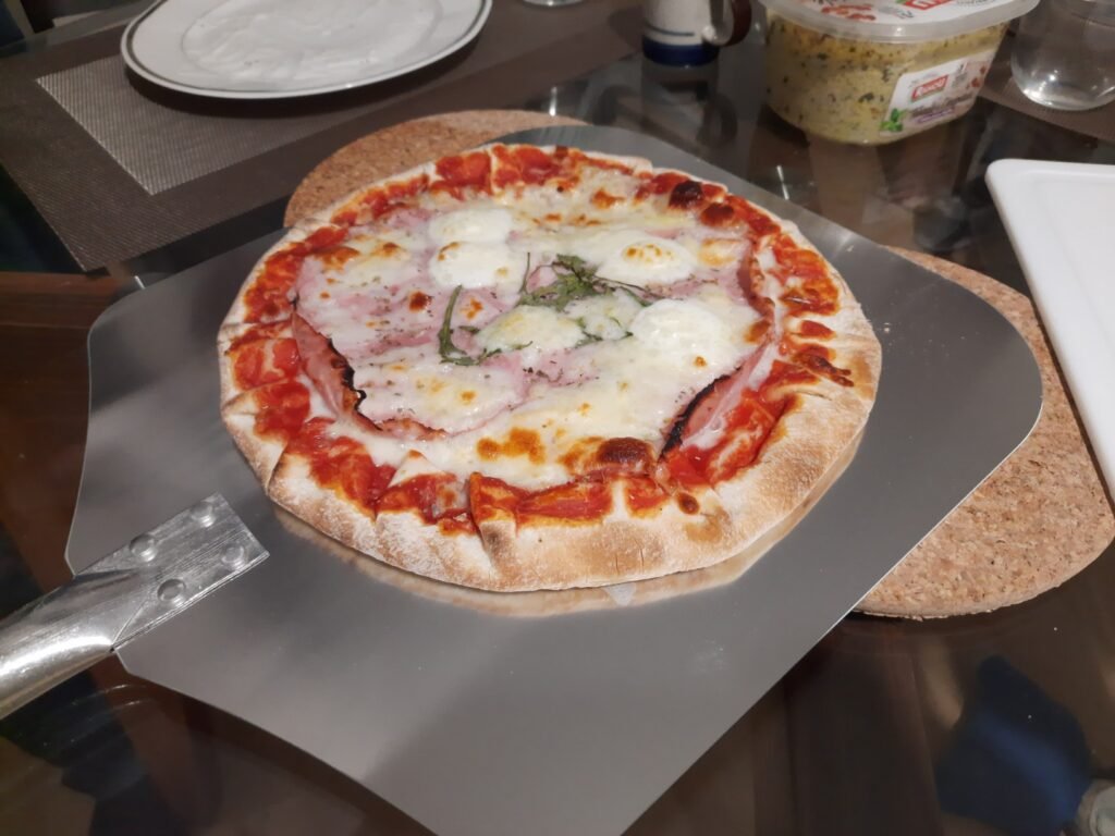 Pizza Divertimento Pierre à pizza pour four - Avec pelle à pizza en bois - Pierre pizza en cordiérite - Pour une base croustillante et une juteuse